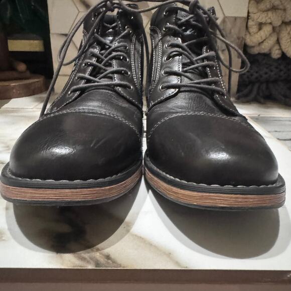IZOD Men\'s‎ Kirk Chukka Dark Gray Faux Leather Lace Up Boots Size 8.5 Vegan